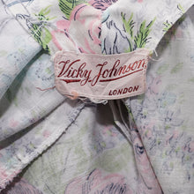 Load image into Gallery viewer, 50s ROMANTIC GREY AND PASTEL PINK FLORAL ROSE PRINT DRESS - S-M