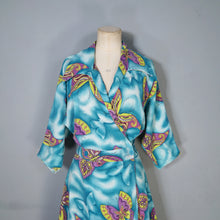 Load image into Gallery viewer, 40s SEERSUCKER COTTON TURQUOISE BUTTERFLY PRINT WRAP ROBE DRESS - M