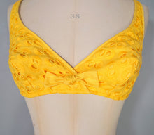Load image into Gallery viewer, 70s YELLOW BRODERIE ANGLAISE COTTON CROPPED BRA SUN TOP - S