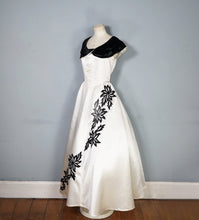 Load image into Gallery viewer, 40s 50s WHITE SATIN EVEING DRESS WITH BLACK VELVET FLOWERS AND COLLAR - S