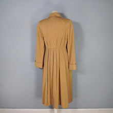 Load image into Gallery viewer, 40s "FERNPROOF" CAMEL COLOURED WOOL TRENCH STYLE COAT - S-M