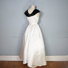 Load image into Gallery viewer, 40s 50s WHITE SATIN EVEING DRESS WITH BLACK VELVET FLOWERS AND COLLAR - S