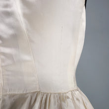 Load image into Gallery viewer, 40s 50s WHITE SATIN EVEING DRESS WITH BLACK VELVET FLOWERS AND COLLAR - S