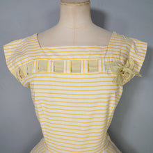 Load image into Gallery viewer, 50s YELLOW STRIPED COTTON DRESS WITH FULL SKIRT AND RIBBON BOW LATTICE - S