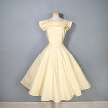Load image into Gallery viewer, 50s YELLOW STRIPED COTTON DRESS WITH FULL SKIRT AND RIBBON BOW LATTICE - S