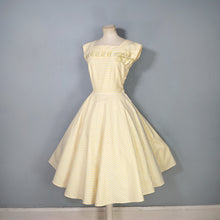 Load image into Gallery viewer, 50s YELLOW STRIPED COTTON DRESS WITH FULL SKIRT AND RIBBON BOW LATTICE - S