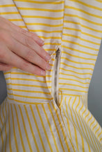 Load image into Gallery viewer, 50s YELLOW STRIPED COTTON DRESS WITH FULL SKIRT AND RIBBON BOW LATTICE - S