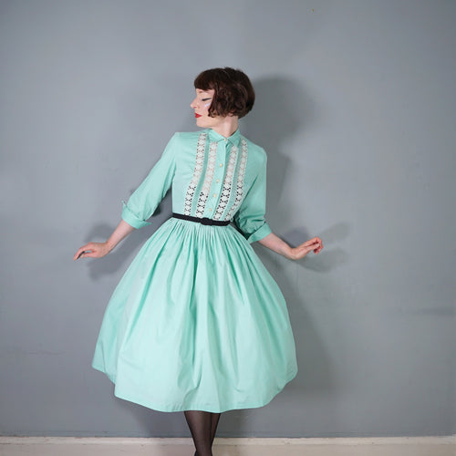 50s 60s PASTEL APPLE GREEN SLEEVED FULL SKIRTED SHIRT DRESS WITH LACE BANDS - S