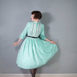 50s 60s PASTEL APPLE GREEN SLEEVED FULL SKIRTED SHIRT DRESS WITH LACE BANDS - S