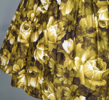 Load image into Gallery viewer, 50s GREEN AND YELLOW ROSE FLORAL PRINT COTTON DRESS - M