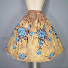 Load image into Gallery viewer, 50s NOVELTY MILLWORTH "VIE EN ROSE" BLUE ROSE AND GLASS VASE FLORAL PRINT BORDER FULL SKIRT - 26.5"