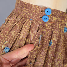 Load image into Gallery viewer, 50s NOVELTY MILLWORTH "VIE EN ROSE" BLUE ROSE AND GLASS VASE FLORAL PRINT BORDER FULL SKIRT - 26.5"