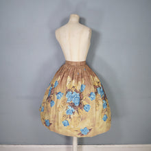 Load image into Gallery viewer, 50s NOVELTY MILLWORTH "VIE EN ROSE" BLUE ROSE AND GLASS VASE FLORAL PRINT BORDER FULL SKIRT - 26.5"