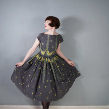 Load image into Gallery viewer, 50s VICTOR JOSSELYN GREY AND YELLOW FLORAL FULL SKIRTED COTTON DRESS - S
