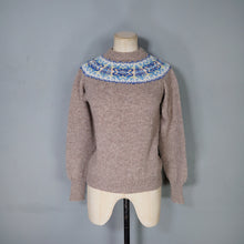 Load image into Gallery viewer, 70s LIGHT BROWN WOOL WITH BLUE AND YELLOW FAIRISLE YOKE JUMPER - S-M