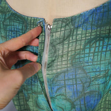 Load image into Gallery viewer, 60s GREEN FLORAL PRINT PIN TUCK DAY DRESS WITH BOW BELT - S