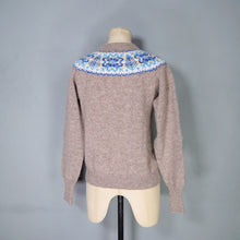 Load image into Gallery viewer, 70s LIGHT BROWN WOOL WITH BLUE AND YELLOW FAIRISLE YOKE JUMPER - S-M