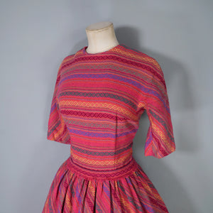 50s 60s L'AIGLON BRIGHT PINK PATTERNED WOVEN DRESS WITH FRINGING - XS-S