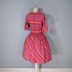 50s 60s L'AIGLON BRIGHT PINK PATTERNED WOVEN DRESS WITH FRINGING - XS-S