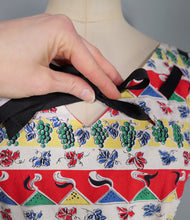 Load image into Gallery viewer, 50s "DOWNS" COLOURFUL RED WINE BOTTLES AND DRINKERS NOVELTY PRINT DRESS - S