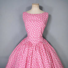 Load image into Gallery viewer, 50s PINK AND WHITE OVAL PRINT COTTON DAY DRESS WITH MASSIVE FULL SKIRT - M
