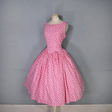 Load image into Gallery viewer, 50s PINK AND WHITE OVAL PRINT COTTON DAY DRESS WITH MASSIVE FULL SKIRT - M