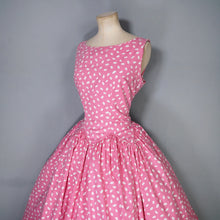 Load image into Gallery viewer, 50s PINK AND WHITE OVAL PRINT COTTON DAY DRESS WITH MASSIVE FULL SKIRT - M