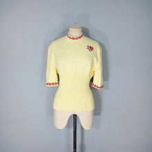 Load image into Gallery viewer, 40s style HANDKNITTED YELLOW ROSE FLORAL PATTERN JUMPER TOP - volup / xl