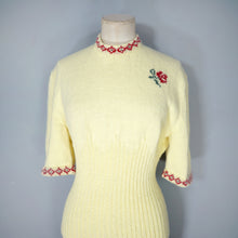 Load image into Gallery viewer, 40s style HANDKNITTED YELLOW ROSE FLORAL PATTERN JUMPER TOP - volup / xl