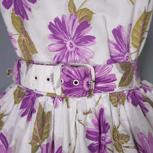 Load image into Gallery viewer, 50s PURPLE FLORAL COTTON DAY DRESS WITH BELT AND POCKETS - S