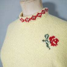 Load image into Gallery viewer, 40s style HANDKNITTED YELLOW ROSE FLORAL PATTERN JUMPER TOP - volup / xl