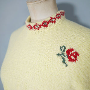 40s style HANDKNITTED YELLOW ROSE FLORAL PATTERN JUMPER TOP - volup / xl