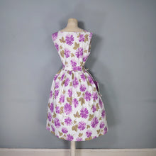 Load image into Gallery viewer, 50s PURPLE FLORAL COTTON DAY DRESS WITH BELT AND POCKETS - S