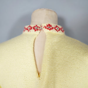 40s style HANDKNITTED YELLOW ROSE FLORAL PATTERN JUMPER TOP - volup / xl