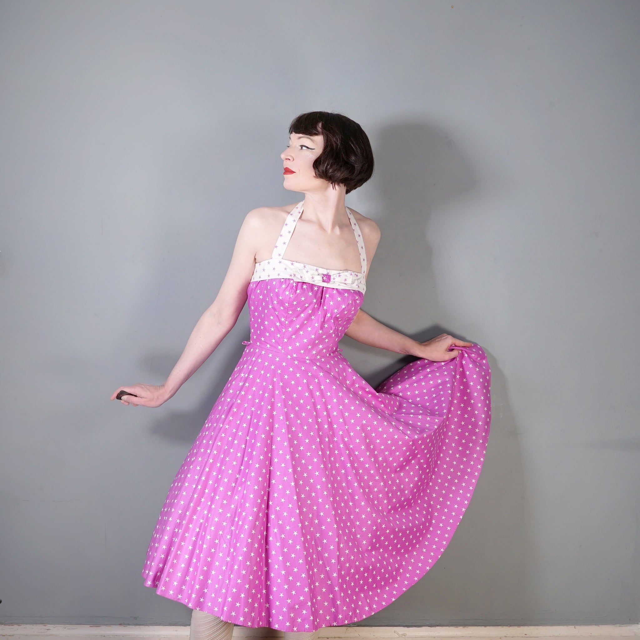 50s LIGHT PURPLE STAR PRINT FULL SKIRTED HALTER NECK SUN DRESS - S-M Sartorial Matters 50s LIGHT PURPLE STAR PRINT FULL SKIRTED HALTER NECK SUN DRESS - S-M Sartorial Matters