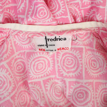 Load image into Gallery viewer, 50s FREDERICA STARKE of LONDON PINK AND CREAM SWIRLY SUN PRINT FULL SKIRTED SHIRT DRESS - XS