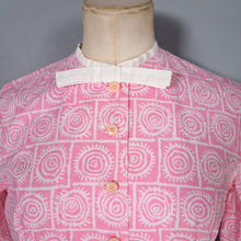 Load image into Gallery viewer, 50s FREDERICA STARKE of LONDON PINK AND CREAM SWIRLY SUN PRINT FULL SKIRTED SHIRT DRESS - XS