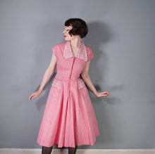 Load image into Gallery viewer, 40s PINK ZIP FRONT TEA DRESS WITH BRODERIE ANGLAISE COLLAR AND POCKET - S