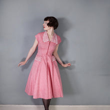 Load image into Gallery viewer, 40s PINK ZIP FRONT TEA DRESS WITH BRODERIE ANGLAISE COLLAR AND POCKET - S