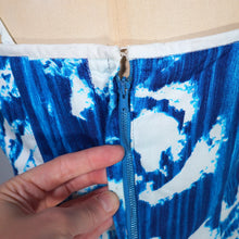 Load image into Gallery viewer, 60s "WENDY" BOLD BLUE AND WHITE PRINT FIT AND FLARE DRESS - XS-S