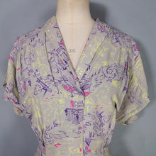 Load image into Gallery viewer, 40s PALE GREY-GREEN NOVELTY CITY STREET SCENE PRINT SILKY RAYON DRESS - L / VOLUP
