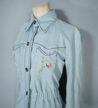 Load image into Gallery viewer, 70s LIGHT BLUE EMBROIDERED DENIM / JEANS JACKET - S-M