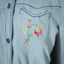 Load image into Gallery viewer, 70s LIGHT BLUE EMBROIDERED DENIM / JEANS JACKET - S-M