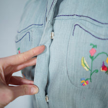 Load image into Gallery viewer, 70s LIGHT BLUE EMBROIDERED DENIM / JEANS JACKET - S-M