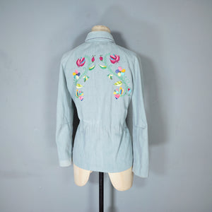 70s LIGHT BLUE EMBROIDERED DENIM / JEANS JACKET - S-M