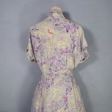 Load image into Gallery viewer, 40s PALE GREY-GREEN NOVELTY CITY STREET SCENE PRINT SILKY RAYON DRESS - L / VOLUP