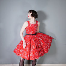 Load image into Gallery viewer, 50s DORIS DEB RED PAISLEY HANKERCHIEF PRINT CIRCLE SKIRT DAY DRESS - XS / PETITE