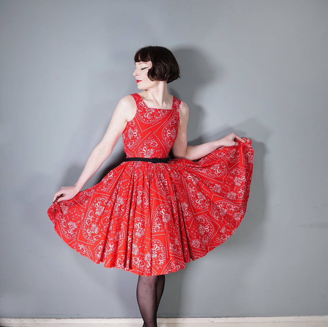 50s DORIS DEB RED PAISLEY HANKERCHIEF PRINT CIRCLE SKIRT DAY DRESS - XS / PETITE