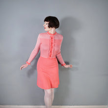 Load image into Gallery viewer, 70s JERSEY MASTERS CORAL AND PINK FINE KNIT DRESS WITH RUFFLES - M-L