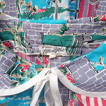 Load image into Gallery viewer, 50s PINK AND GREY FULL SKIRTED NOVELTY DRESS WITH BEACH AND CAFE WINDOW SCENE - S